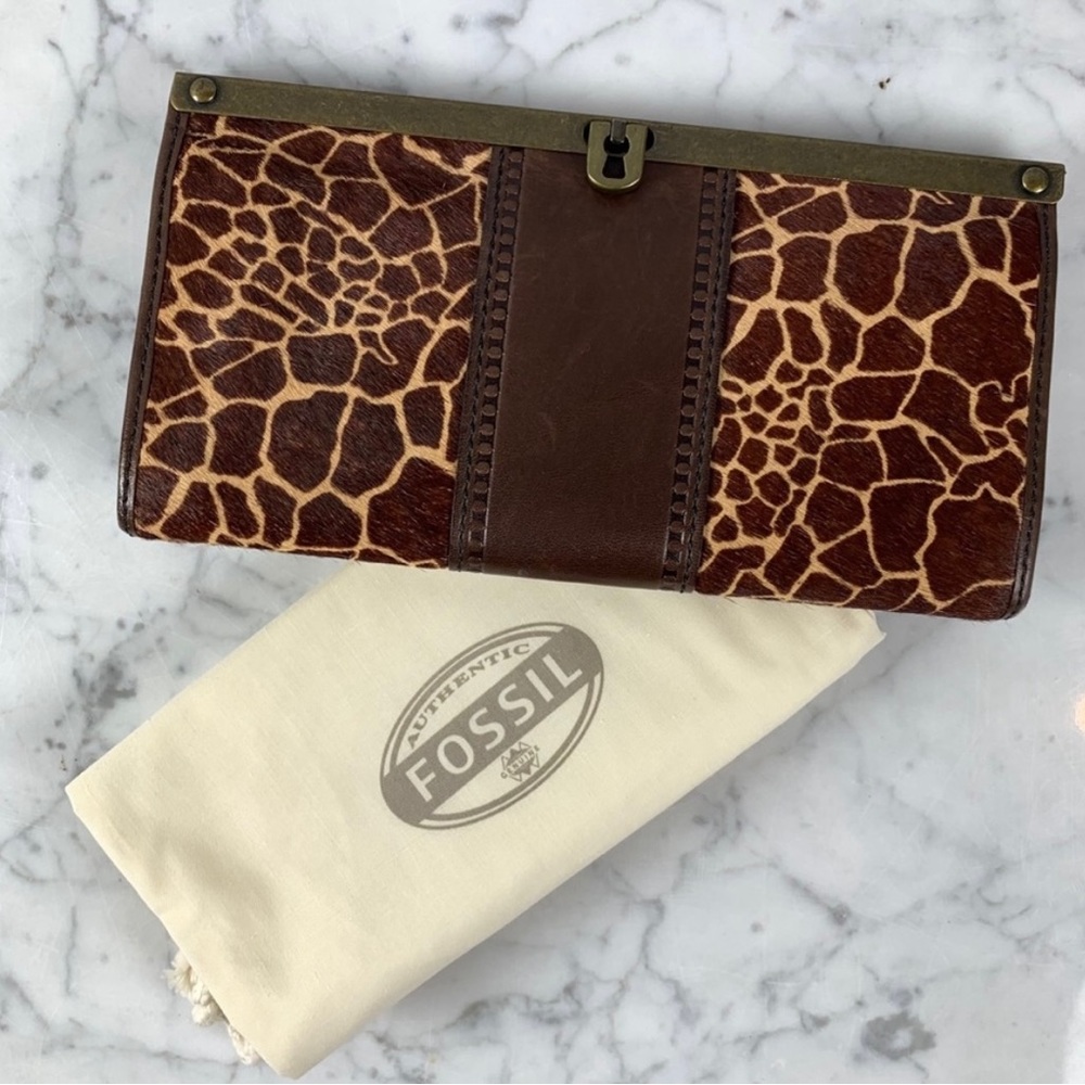 ISO NWT or Like New Fossil VRI Accordion Giraffe Clutch/Wallet